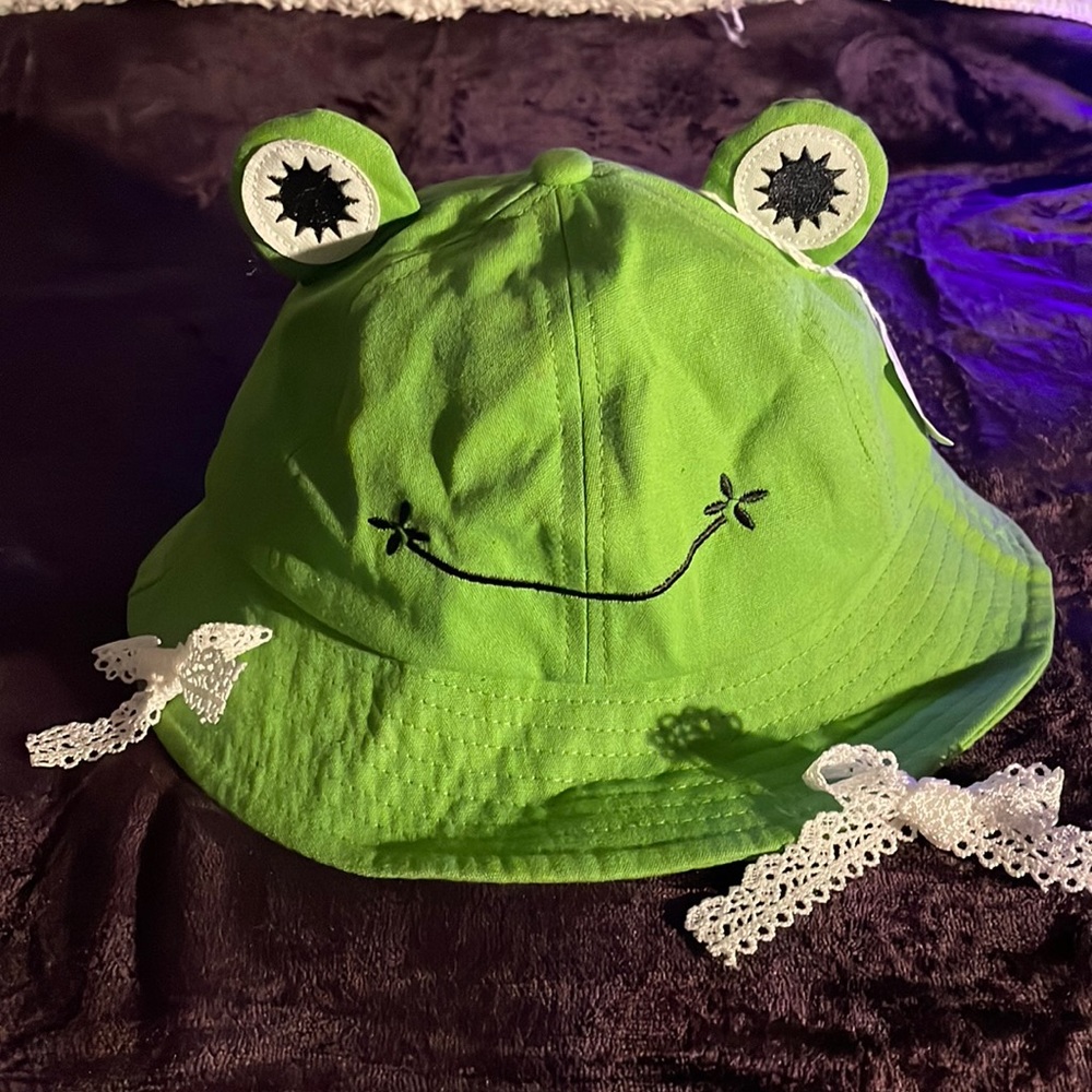 frog bucket hat